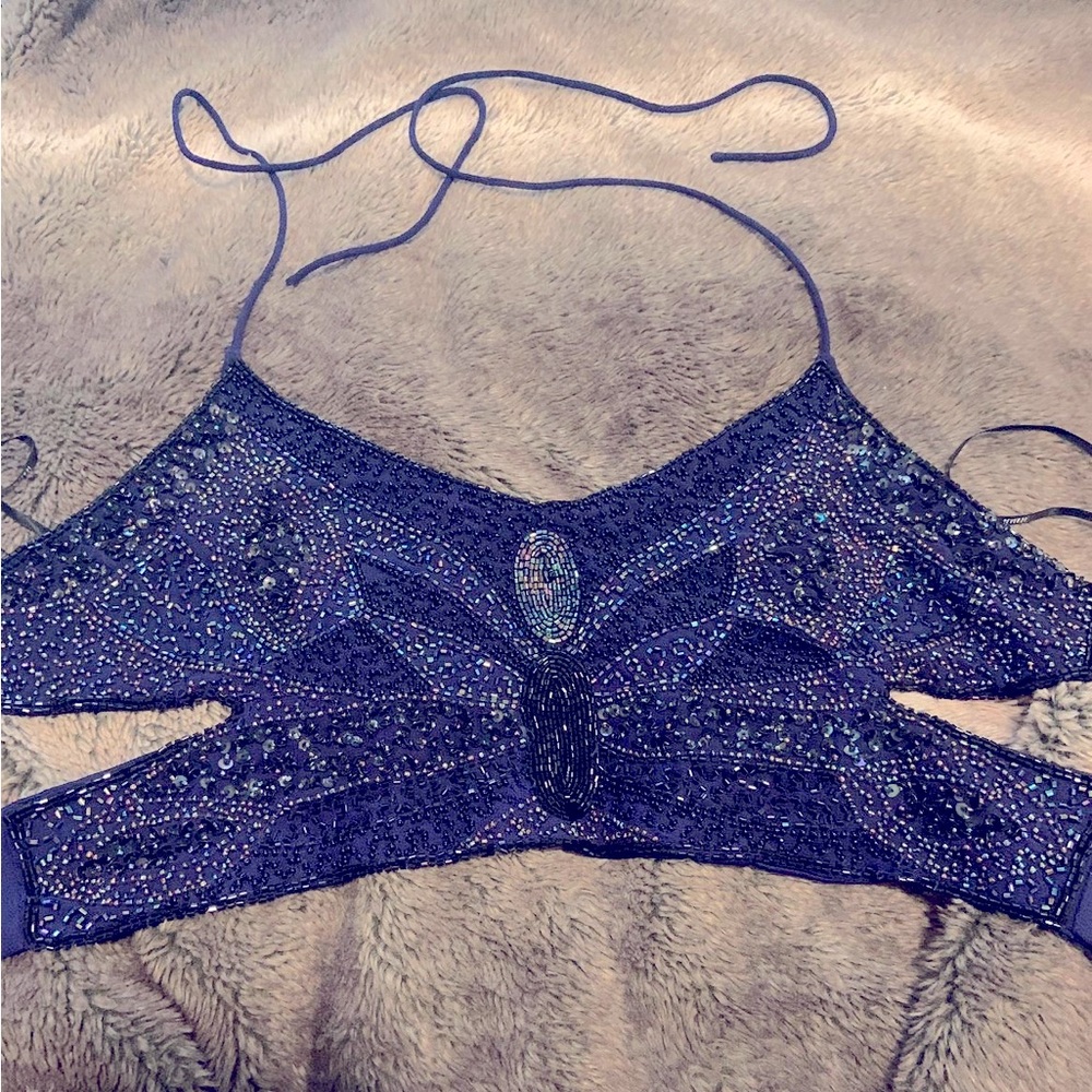 Forever 21 cut out crop